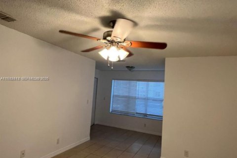 Condominio en venta en Margate, Florida, 1 dormitorio, 66.15 m2 № 1999957 - foto 5