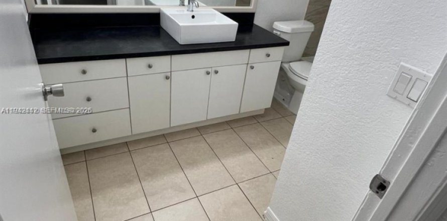 Condominio en Margate, Florida, 1 dormitorio  № 1999957