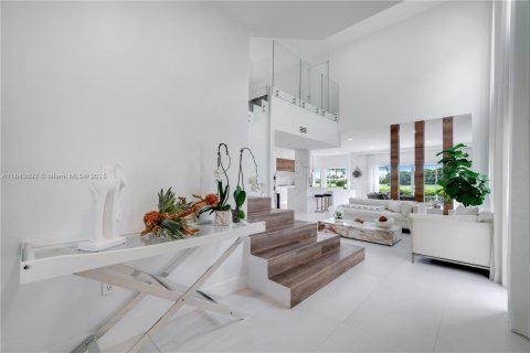 House in Doral, Florida 4 bedrooms, 241.17 sq.m. № 1846034 - photo 4