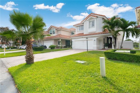 House in Doral, Florida 4 bedrooms, 241.17 sq.m. № 1846034 - photo 2