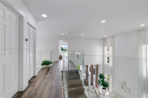 House in Doral, Florida 4 bedrooms, 241.17 sq.m. № 1846034 - photo 29