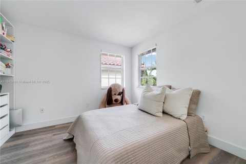 House in Doral, Florida 4 bedrooms, 241.17 sq.m. № 1846034 - photo 26