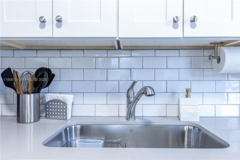 Commercial property in Fort Lauderdale, Florida № 2022163 - photo 10