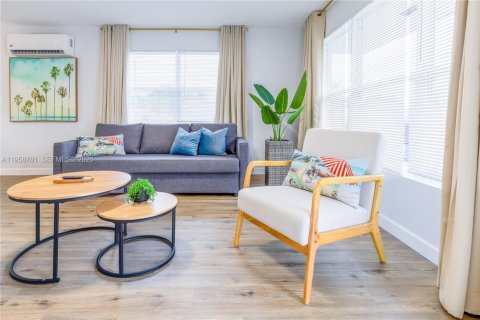 Commercial property in Fort Lauderdale, Florida № 2022163 - photo 2