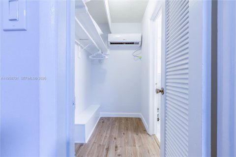 Commercial property in Fort Lauderdale, Florida № 2022163 - photo 14