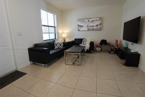 Villa ou maison à louer à Hialeah, Floride: 3 chambres, 137.77 m2 № 1714728 - photo 4