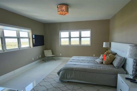 Снять в аренду кондоминиум в Норт-Майами, Флорида 3 спальни, 190.26м2, № 1990513 - фото 11