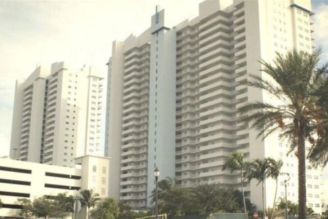 Снять в аренду кондоминиум в Норт-Майами, Флорида 3 спальни, 190.26м2, № 1990513 - фото 29