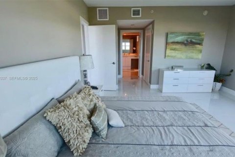 Снять в аренду кондоминиум в Норт-Майами, Флорида 3 спальни, 190.26м2, № 1990513 - фото 13