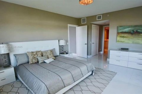 Снять в аренду кондоминиум в Норт-Майами, Флорида 3 спальни, 190.26м2, № 1990513 - фото 12