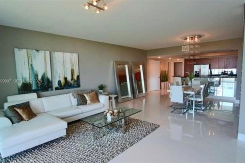 Снять в аренду кондоминиум в Норт-Майами, Флорида 3 спальни, 190.26м2, № 1990513 - фото 6