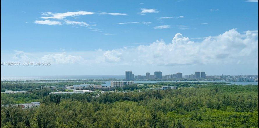 Кондоминиум с 3 спальнями в Норт-Майами, Флорида № 1990513