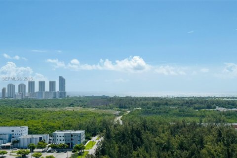 Снять в аренду кондоминиум в Норт-Майами, Флорида 3 спальни, 190.26м2, № 1990513 - фото 2