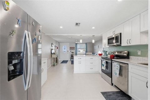 Купить виллу или дом в Гудзон, Флорида 7 комнат, 130.06м2, № 2122823 - фото 12