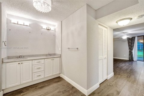Copropriété à vendre à Hollywood, Floride: 2 chambres, 128.48 m2 № 1987761 - photo 29