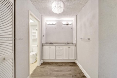 Copropriété à vendre à Hollywood, Floride: 2 chambres, 128.48 m2 № 1987761 - photo 28