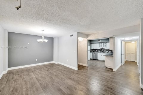 Copropriété à vendre à Hollywood, Floride: 2 chambres, 128.48 m2 № 1987761 - photo 4