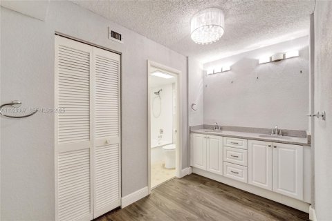 Copropriété à vendre à Hollywood, Floride: 2 chambres, 128.48 m2 № 1987761 - photo 27
