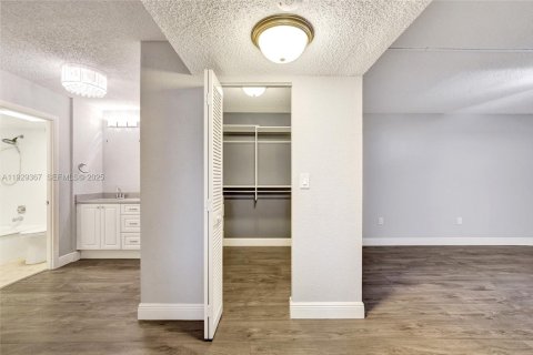 Copropriété à vendre à Hollywood, Floride: 2 chambres, 128.48 m2 № 1987761 - photo 21