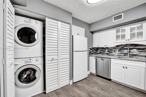 Copropriété à vendre à Hollywood, Floride: 2 chambres, 128.48 m2 № 1987761 - photo 3