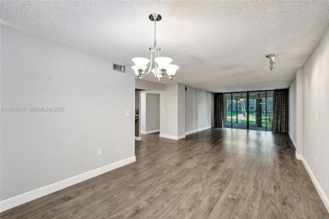 Copropriété à vendre à Hollywood, Floride: 2 chambres, 128.48 m2 № 1987761 - photo 5