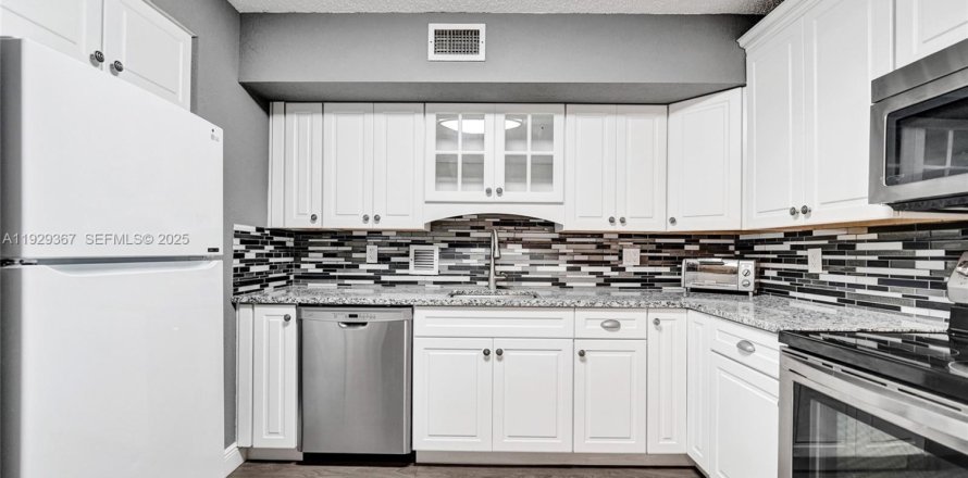 Condo à Hollywood, Floride, 2 chambres  № 1987761