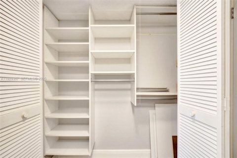 Copropriété à vendre à Hollywood, Floride: 2 chambres, 128.48 m2 № 1987761 - photo 19