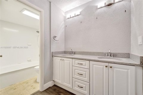 Copropriété à vendre à Hollywood, Floride: 2 chambres, 128.48 m2 № 1987761 - photo 30