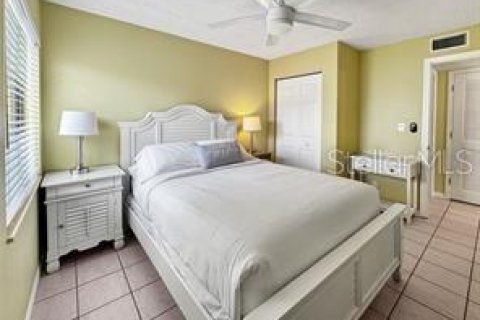 Condo in Saint Petersburg, Florida, 1 bedroom  № 2095334 - photo 18