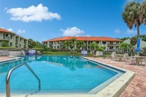 Condo in Saint Petersburg, Florida, 1 bedroom  № 2095334 - photo 30