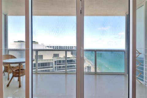 Copropriété à vendre à Hallandale Beach, Floride: 1 chambre, 78.41 m2 № 1938184 - photo 12