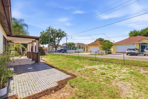 House in Tampa, Florida 3 bedrooms, 172.61 sq.m. № 2229675 - photo 5