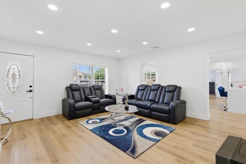 House in Tampa, Florida 3 bedrooms, 172.61 sq.m. № 2229675 - photo 16