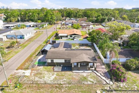 House in Tampa, Florida 3 bedrooms, 172.61 sq.m. № 2229675 - photo 6