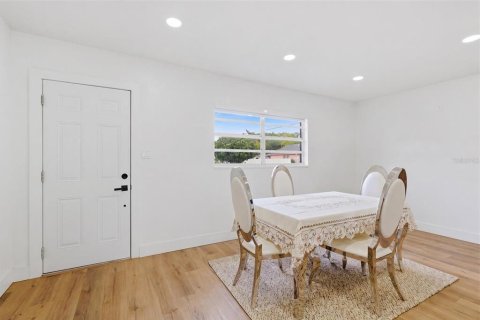 House in Tampa, Florida 3 bedrooms, 172.61 sq.m. № 2229675 - photo 19