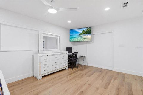 House in Tampa, Florida 3 bedrooms, 172.61 sq.m. № 2229675 - photo 30