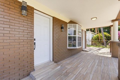House in Tampa, Florida 3 bedrooms, 172.61 sq.m. № 2229675 - photo 14