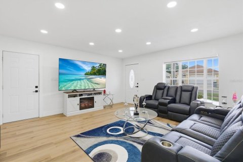 House in Tampa, Florida 3 bedrooms, 172.61 sq.m. № 2229675 - photo 17