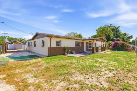 House in Tampa, Florida 3 bedrooms, 172.61 sq.m. № 2229675 - photo 3
