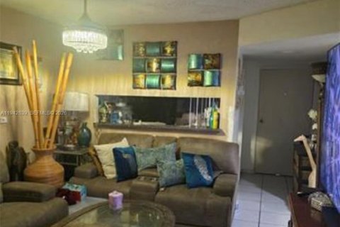 Copropriété à vendre à Miramar, Floride: 2 chambres, 76.18 m2 № 1999367 - photo 4