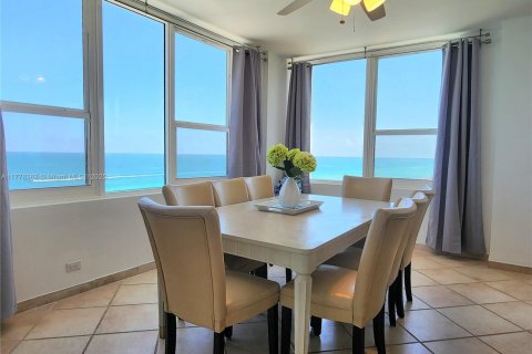 Condo in Hollywood, Florida, 2 bedrooms  № 1713993 - photo 7