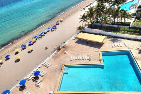 Condo in Hollywood, Florida, 2 bedrooms  № 1713993 - photo 29