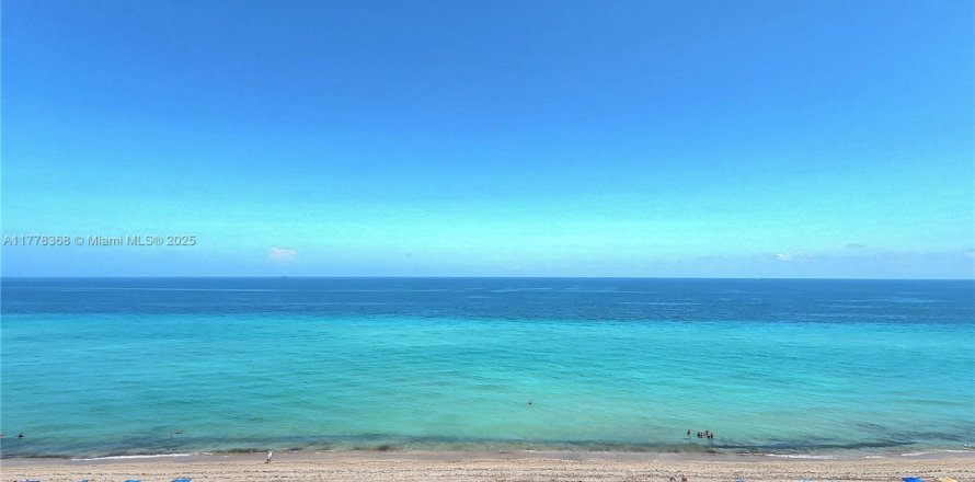 Condo in Hollywood, Florida, 2 bedrooms  № 1713993