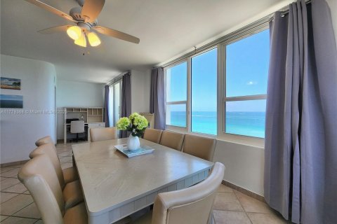 Condo in Hollywood, Florida, 2 bedrooms  № 1713993 - photo 5