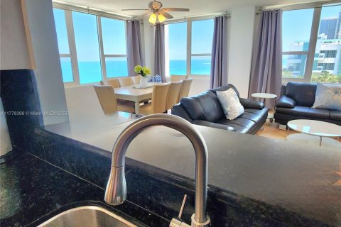 Condo in Hollywood, Florida, 2 bedrooms  № 1713993 - photo 13