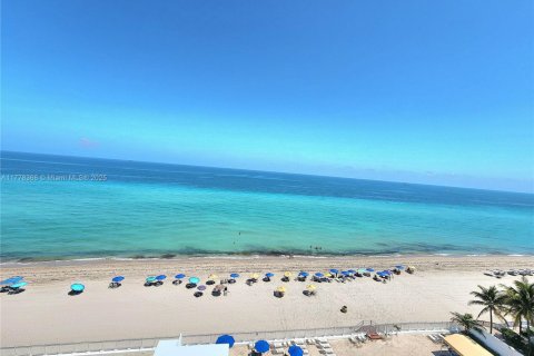 Condo in Hollywood, Florida, 2 bedrooms  № 1713993 - photo 28