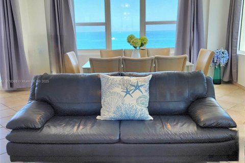 Condo in Hollywood, Florida, 2 bedrooms  № 1713993 - photo 10