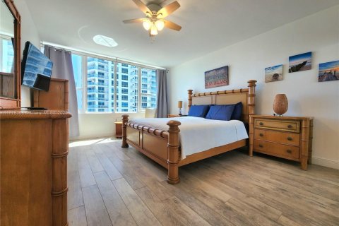 Condo in Hollywood, Florida, 2 bedrooms  № 1713993 - photo 17