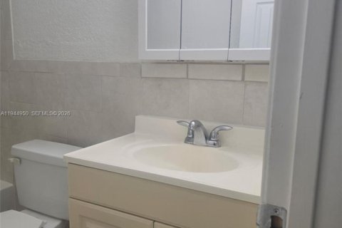 Appartement à louer à Hollywood, Floride: 1 chambre № 2001203 - photo 9