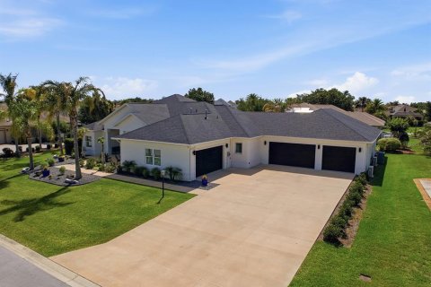 House in The Villages, Florida 3 bedrooms, 364.27 sq.m. № 2107976 - photo 4